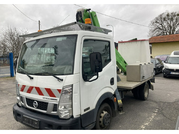 Camión con plataforma elevadora NISSAN