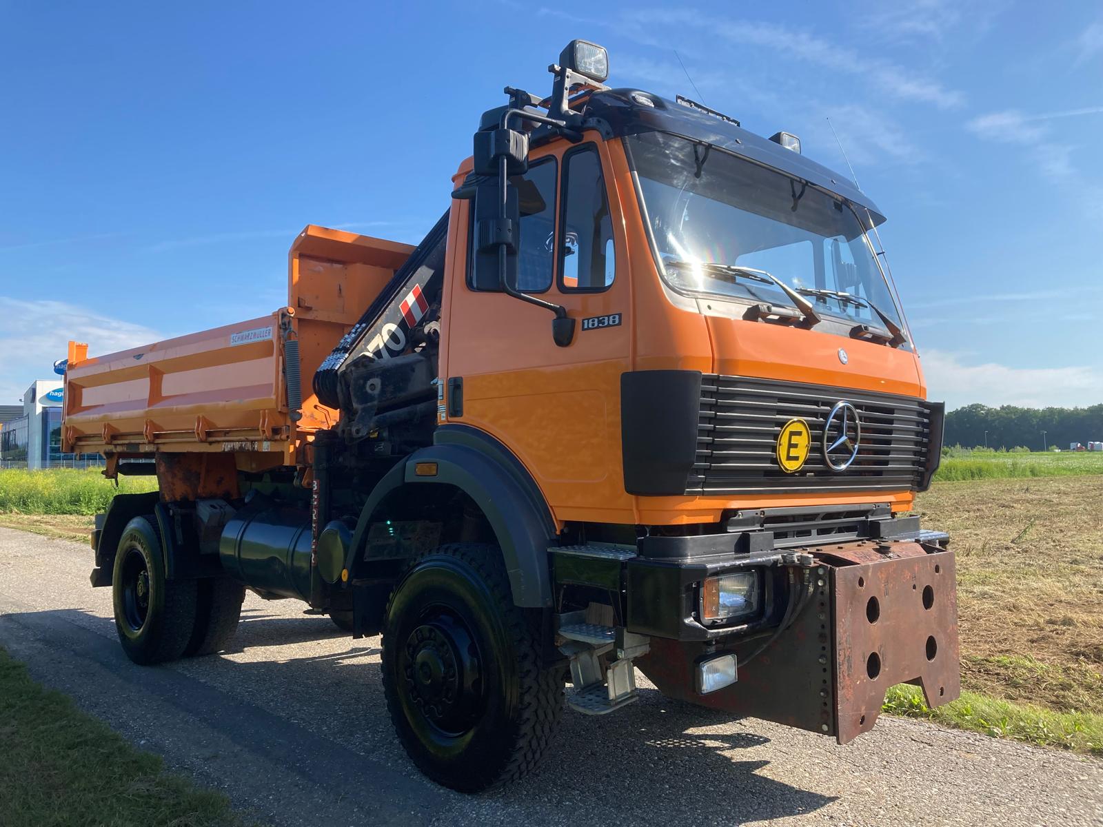 Camión volquete MERCEDES-BENZ SK