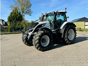 Tractor VALTRA T214