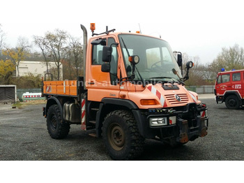 Vehículo municipal UNIMOG U300