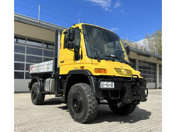 Camión volquete UNIMOG U400