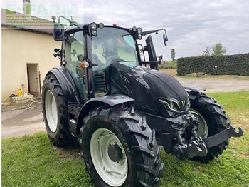 Tractor VALTRA