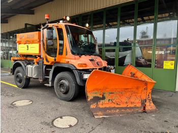 Vehículo municipal UNIMOG U400