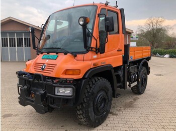 Camión caja abierta UNIMOG U400