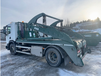 Camión portacontenedor de cadenas Scania P320: foto 4