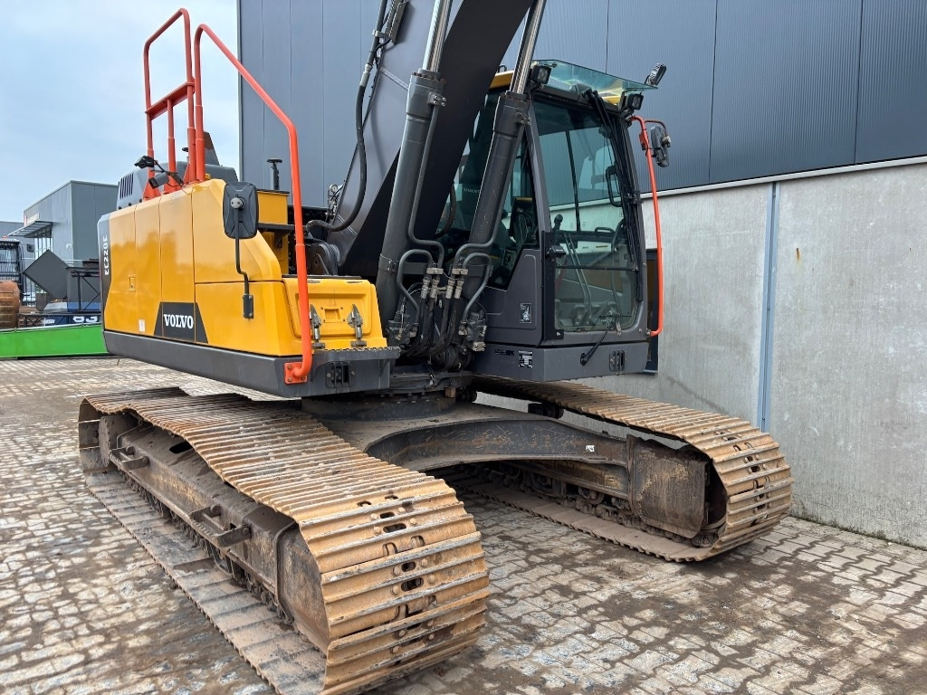 Excavadora de cadenas Volvo EC 220 E - EC220EL GPS & Tiltrotator: foto 30