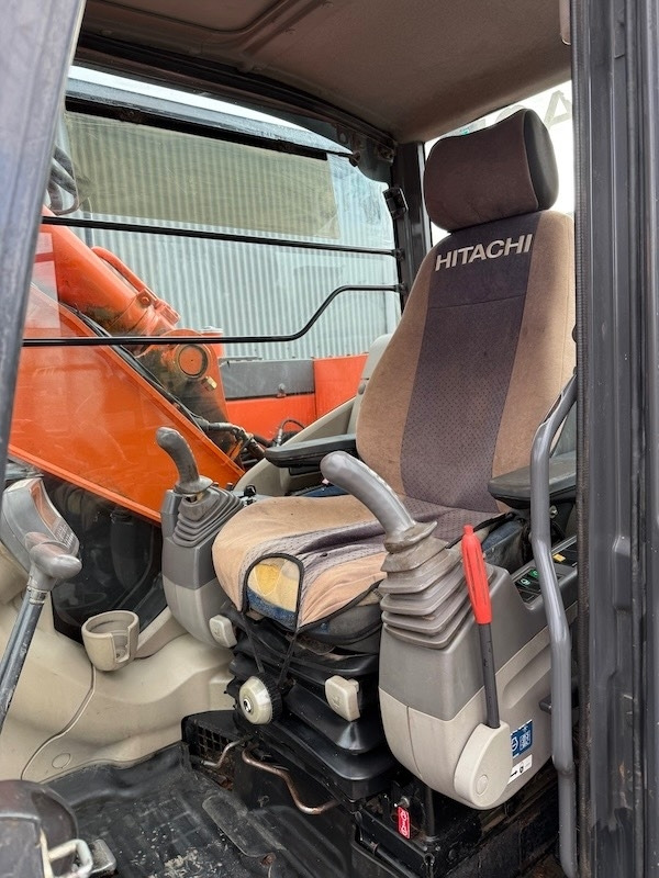 Excavadora de cadenas Hitachi ZX 135 US-3: foto 7