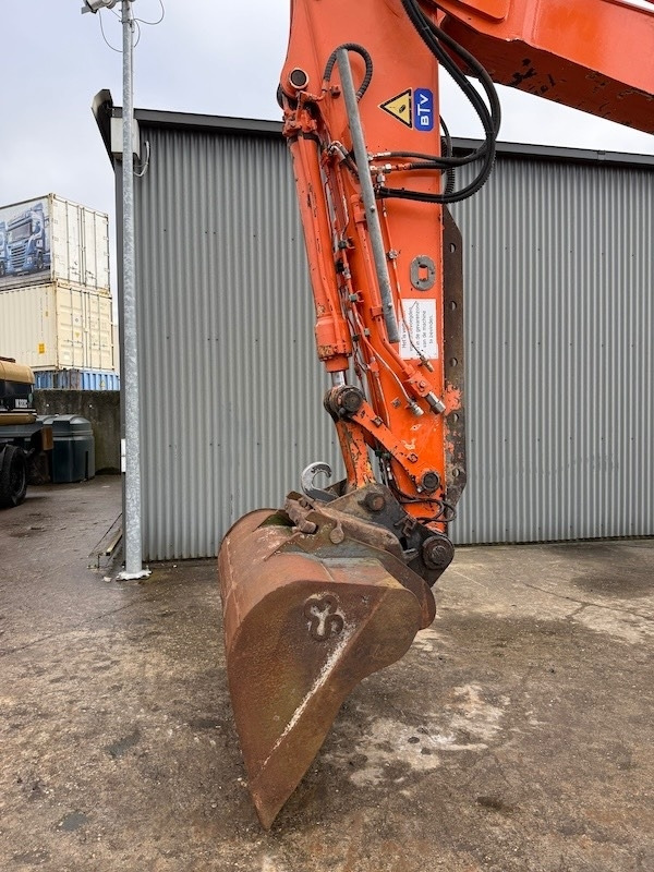 Excavadora de cadenas Hitachi ZX 135 US-3: foto 6