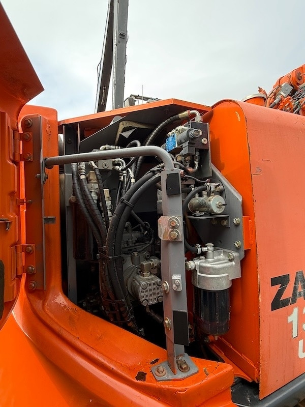 Excavadora de cadenas Hitachi ZX 135 US-3: foto 13