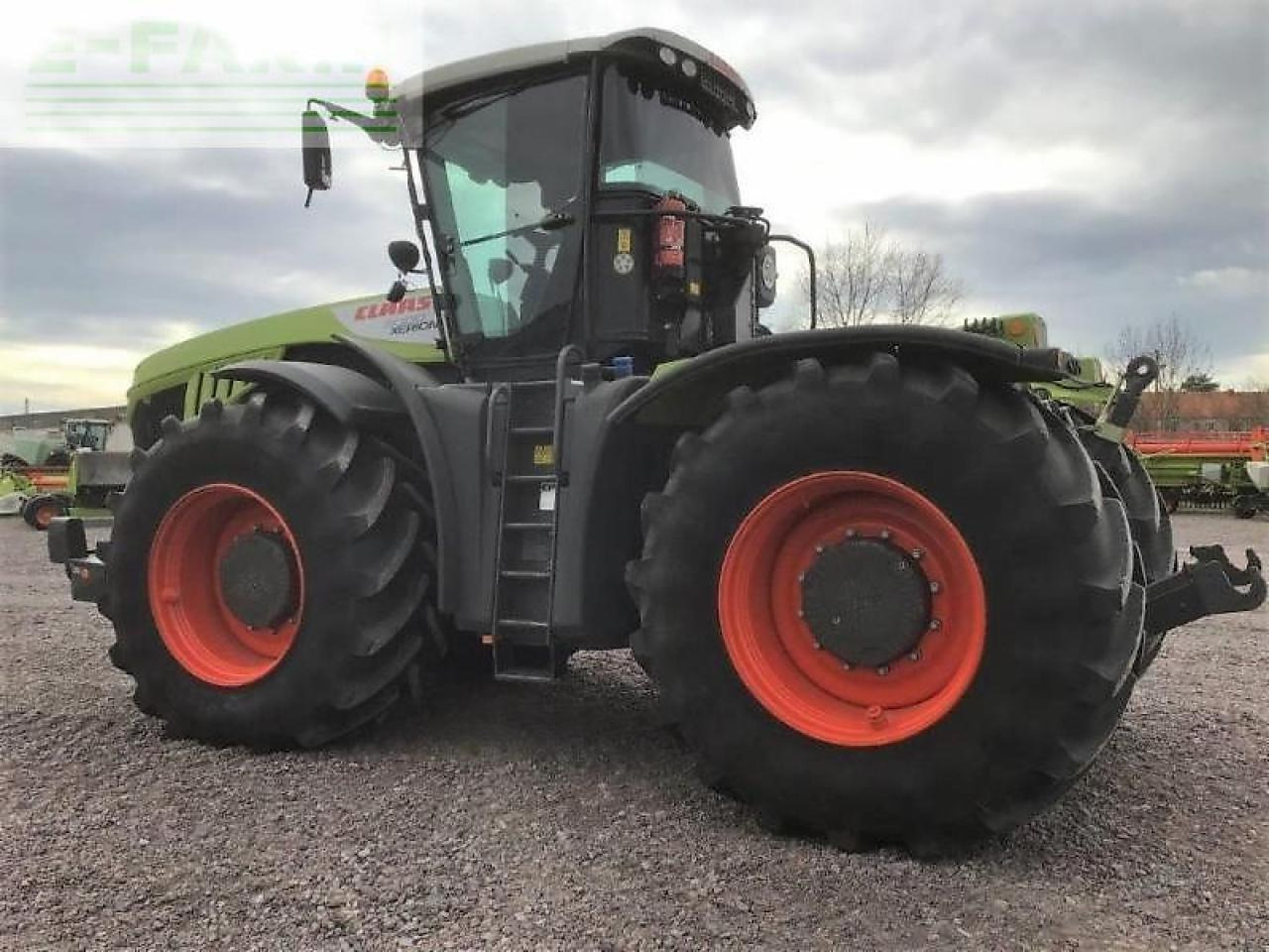 Tractor CLAAS xerion 5000 trac vc TRAC VC: foto 6