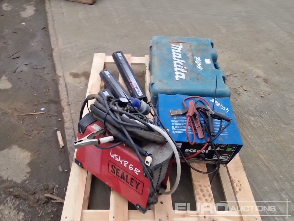 Equipo de construcción Sealey 230Volt Welder, Draper 230Volt Battery Charger/Starter, Makita TW1000 110Volt Impact Wrench, Sealey Micrometer Torqe Wrench (3 of): foto 6