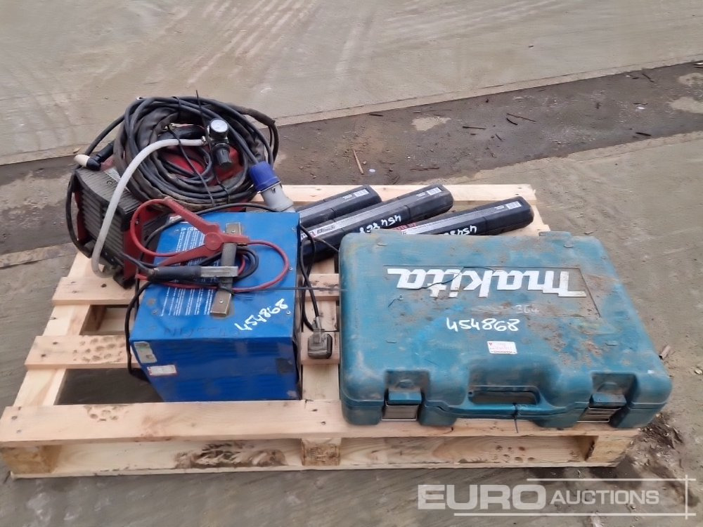 Equipo de construcción Sealey 230Volt Welder, Draper 230Volt Battery Charger/Starter, Makita TW1000 110Volt Impact Wrench, Sealey Micrometer Torqe Wrench (3 of): foto 8