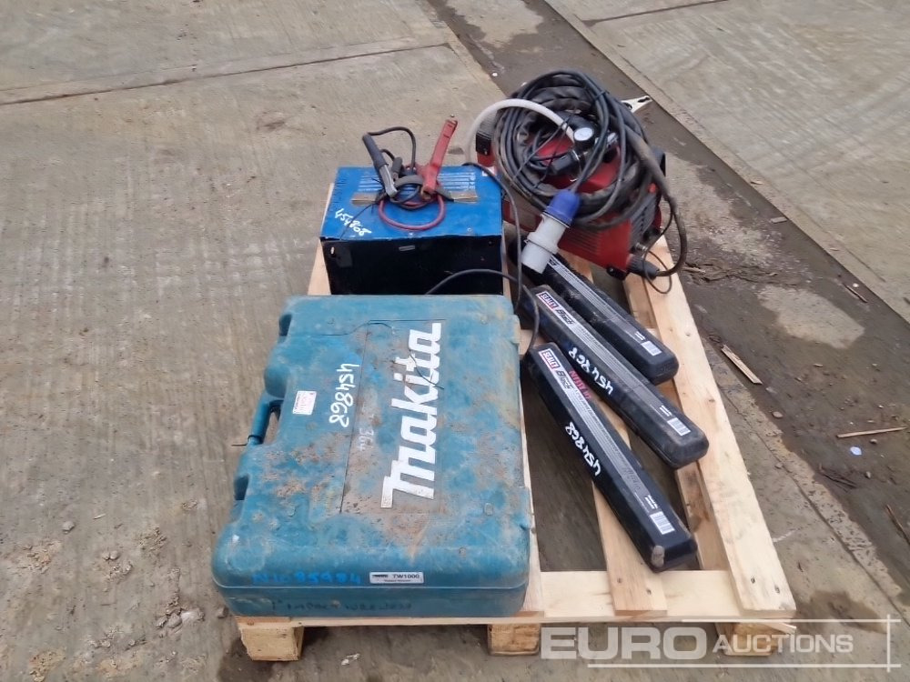 Equipo de construcción Sealey 230Volt Welder, Draper 230Volt Battery Charger/Starter, Makita TW1000 110Volt Impact Wrench, Sealey Micrometer Torqe Wrench (3 of): foto 10